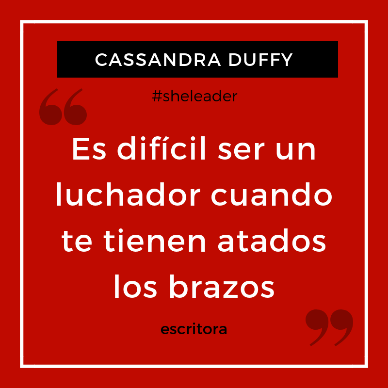 Es difícil ser un luchador cuando te tienen atados los brazos 